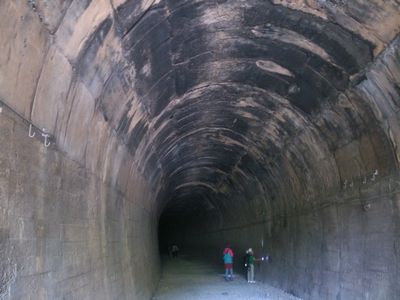 武田尾廃線ハイキングコースの第一のトンネル